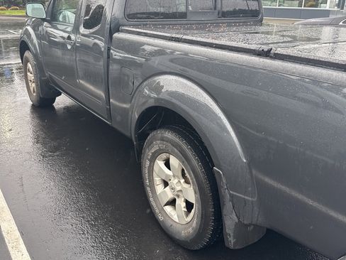 Used 2013 Nissan Frontier SV image 10