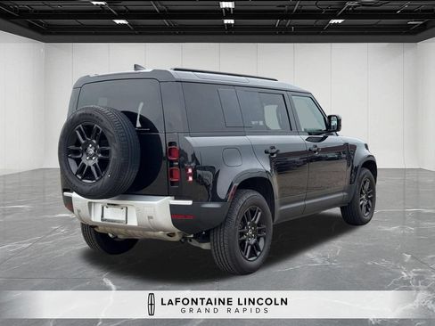 Used 2025 Land Rover Defender 110 S AWD/4WD image 5