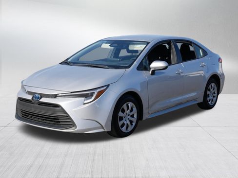 Certified 2025 Toyota Corolla LE image 3