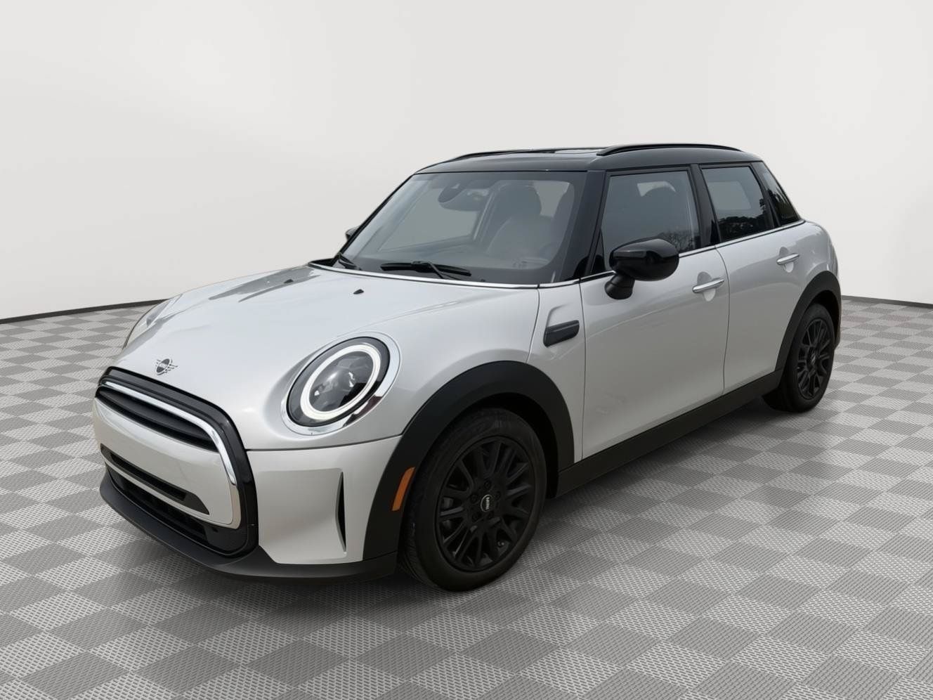 Used 2022 MINI Cooper 4-Door Hardtop w/ Premium Package FWD image 6