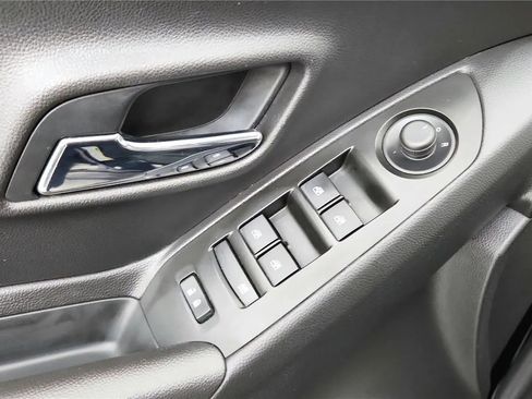 Used 2019 Chevrolet Trax LT w/ LT Convenience Package image 23