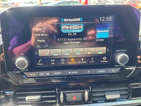 New 2025 Nissan Pathfinder SV w/ Black Appearance Package image 16