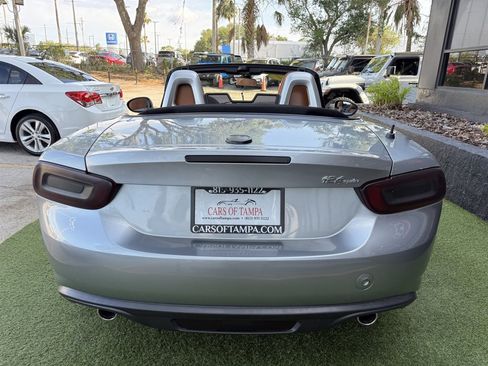 Used 2017 FIAT 124 Spider Lusso RWD image 5