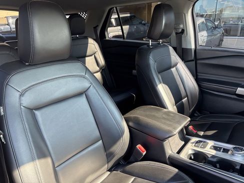 Used 2022 Ford Explorer XLT w/ Equipment Group 202A RWD image 15