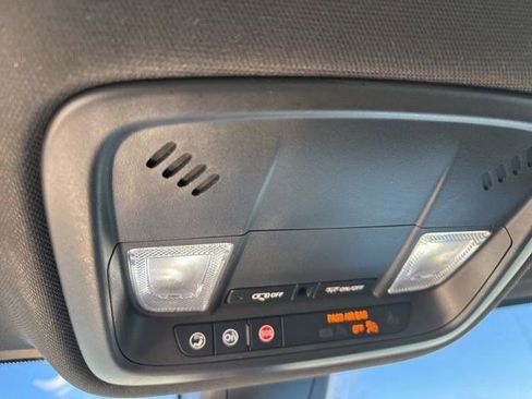 Used 2022 Chevrolet Traverse LS image 29