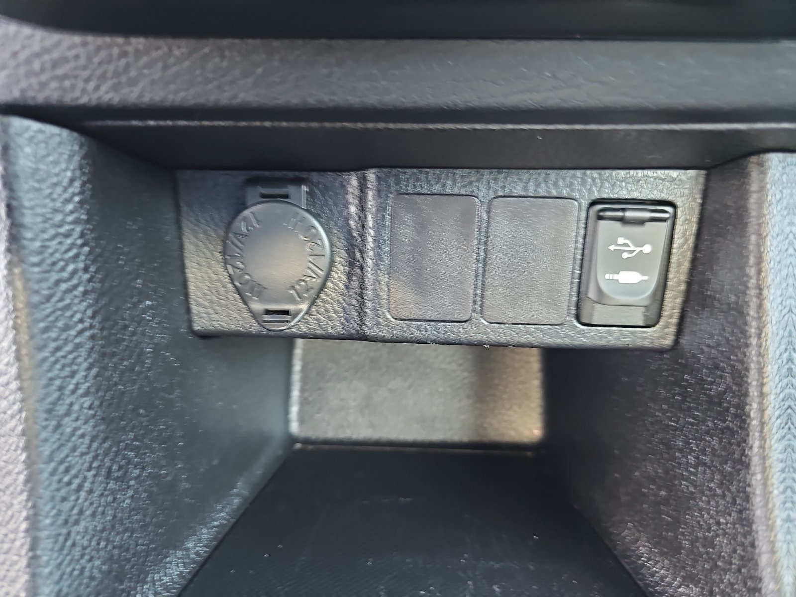 Used 2015 Toyota Corolla L FWD image 27