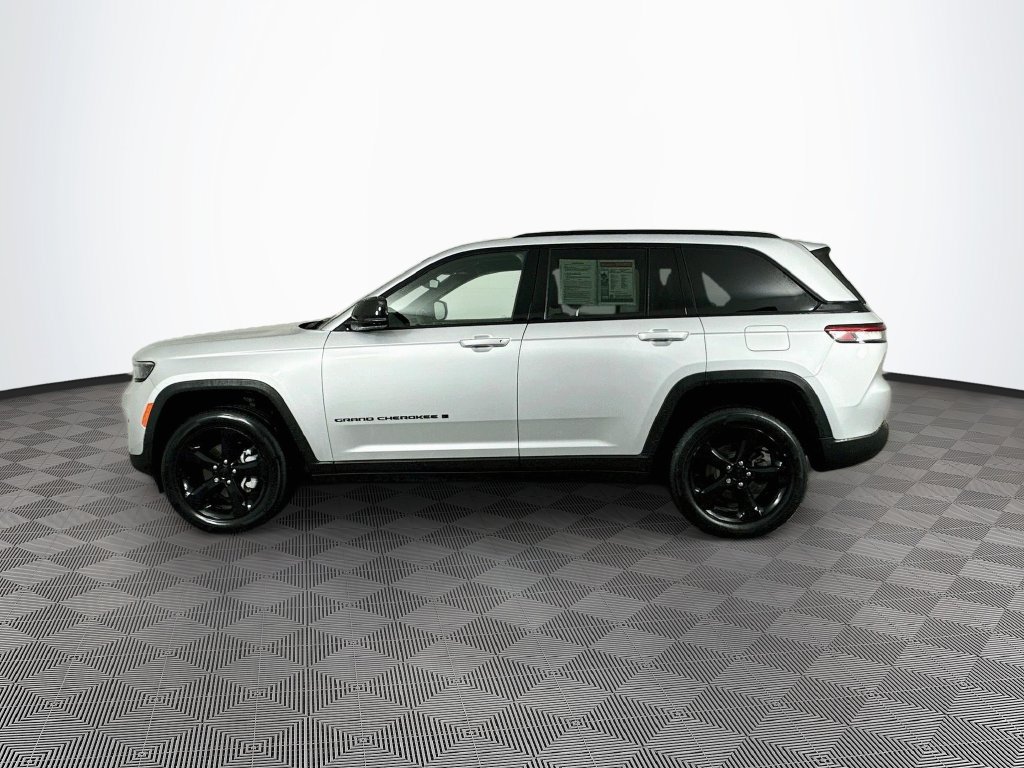 Certified 2024 Jeep Grand Cherokee Limited w/ Black Appearance Package AWD/4WD image 7