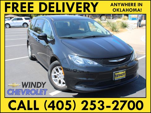 Used 2023 Chrysler Voyager LX FWD image 1