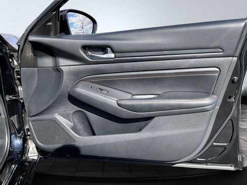 Certified 2022 Nissan Altima 2.5 SR w/ Midnight Edition Package image 25