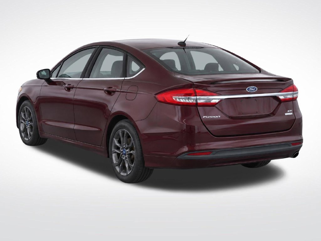 Used 2018 Ford Fusion SE w/ Equipment Group 201A FWD image 4