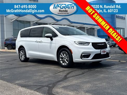 Used 2023 Chrysler Pacifica Touring-L AWD/4WD image 1