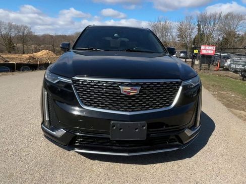Used 2022 Cadillac XT6 Premium Luxury image 2