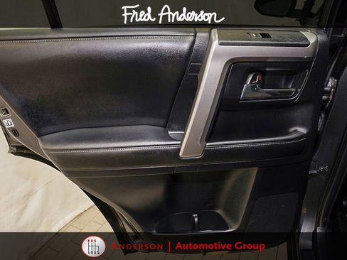 Used 2015 Toyota 4Runner SR5 AWD/4WD image 9