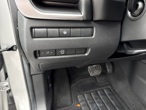 Used 2023 Nissan Rogue SV FWD image 17