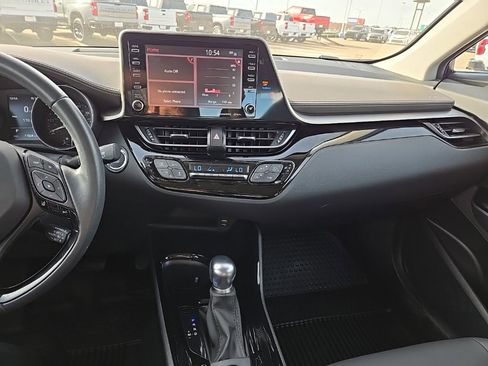 Used 2022 Toyota C-HR XLE image 26