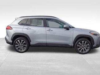 Used 2024 Toyota Corolla Cross XLE video 2