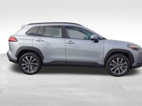 Used 2024 Toyota Corolla Cross XLE image 2