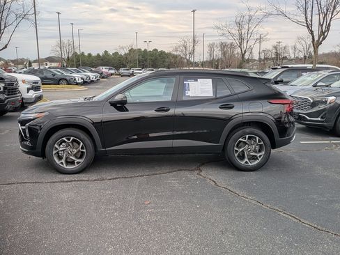 Certified 2025 Chevrolet Trax LT w/ LT Convenience Package image 5