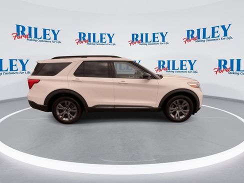 Certified 2022 Ford Explorer XLT w/ Equipment Group 202A AWD/4WD image 3