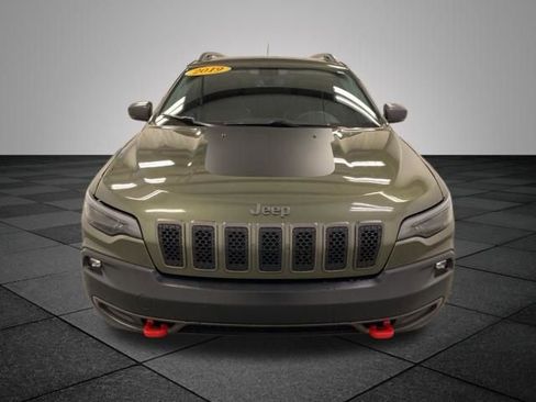 Used 2019 Jeep Cherokee Trailhawk w/ Comfort/Convenience Group AWD/4WD image 2