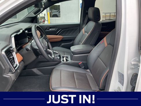 Used 2024 GMC Canyon AT4 w/ AT4 Premium Package AWD/4WD image 5
