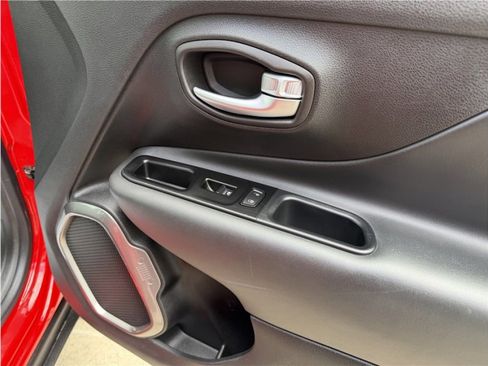 Used 2020 Jeep Renegade Limited w/ UConnect 8.4 Nav Group FWD image 33