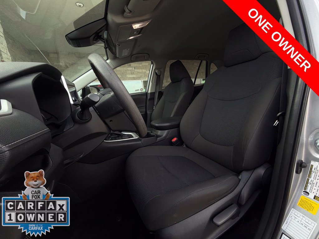 Used 2025 Toyota RAV4 LE AWD/4WD image 3