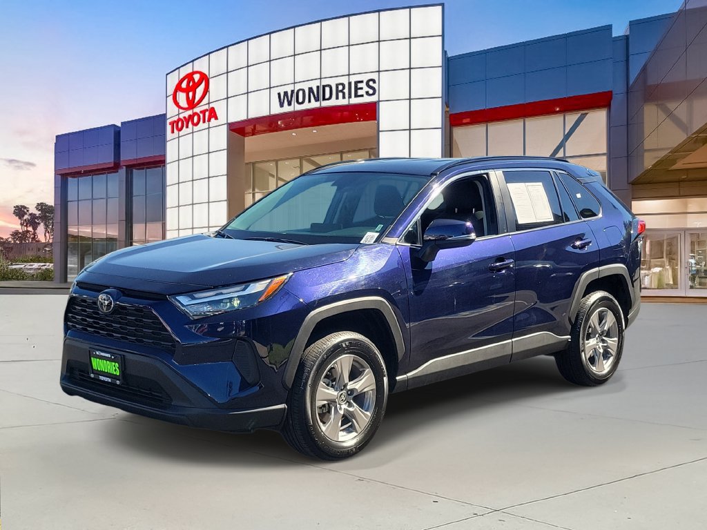 Used 2025 Toyota RAV4 XLE AWD/4WD image 2