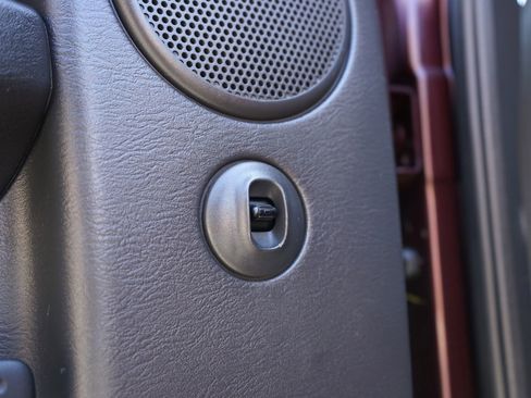 Used 2005 Dodge Ram 1500 Truck SLT image 32