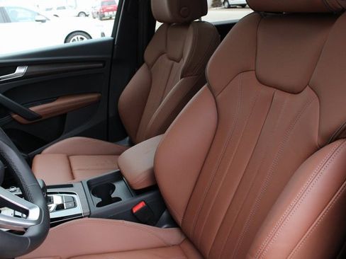 Used 2025 Audi Q5 2.0T Premium Plus w/ Premium Plus Package image 7