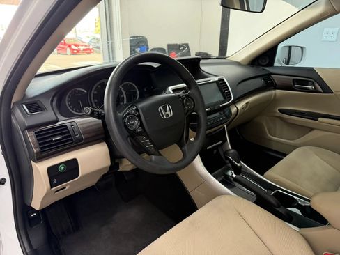 Used 2017 Honda Accord EX image 18