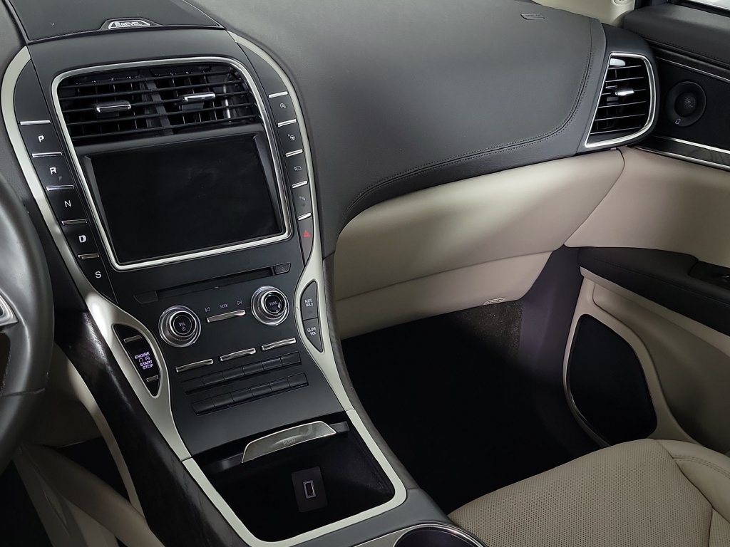 Used 2019 Lincoln Nautilus Reserve FWD image 11