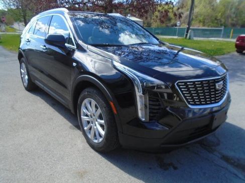 Used 2023 Cadillac XT4 Luxury w/ Cold Weather Package AWD/4WD image 3