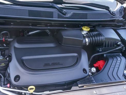 Used 2022 Chrysler Pacifica Touring-L FWD image 26