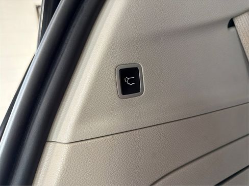 Used 2020 Chrysler Pacifica Limited w/ Advanced Safetytec Group FWD image 14
