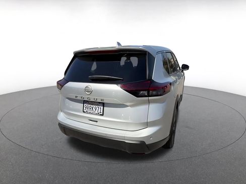 Used 2025 Nissan Rogue SV FWD image 14