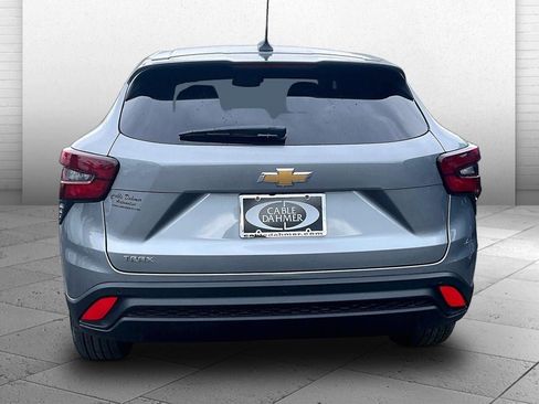 New 2026 Chevrolet Trax LS w/ LS Convenience Package FWD image 4