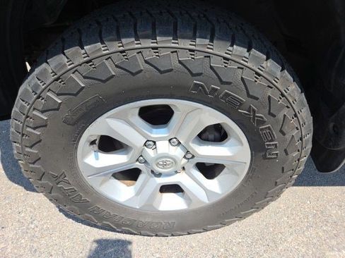 Used 2015 Toyota 4Runner SR5 AWD/4WD image 23