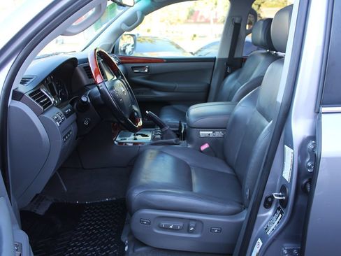 Used 2008 Lexus LX 570 4WD w/ Technology Pkg image 19