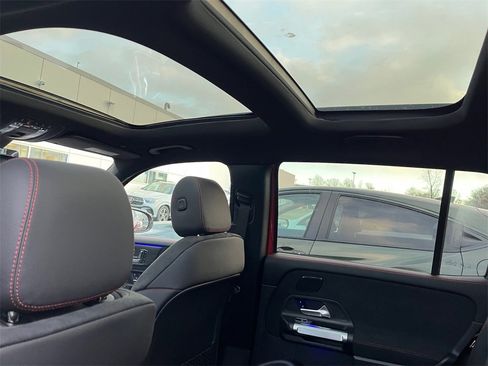 New 2026 Mercedes-Benz GLB 250 4MATIC image 10