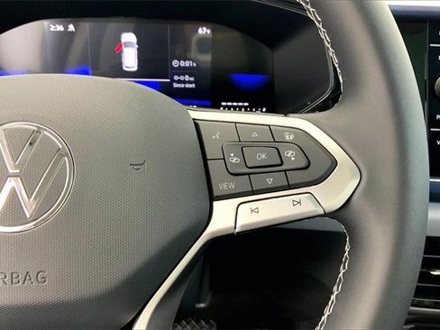 Certified 2023 Volkswagen Taos SE w/ Panoramic Sunroof Package image 19