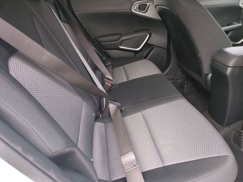 Used 2025 Kia Soul LX w/ LX Technology Package FWD image 23