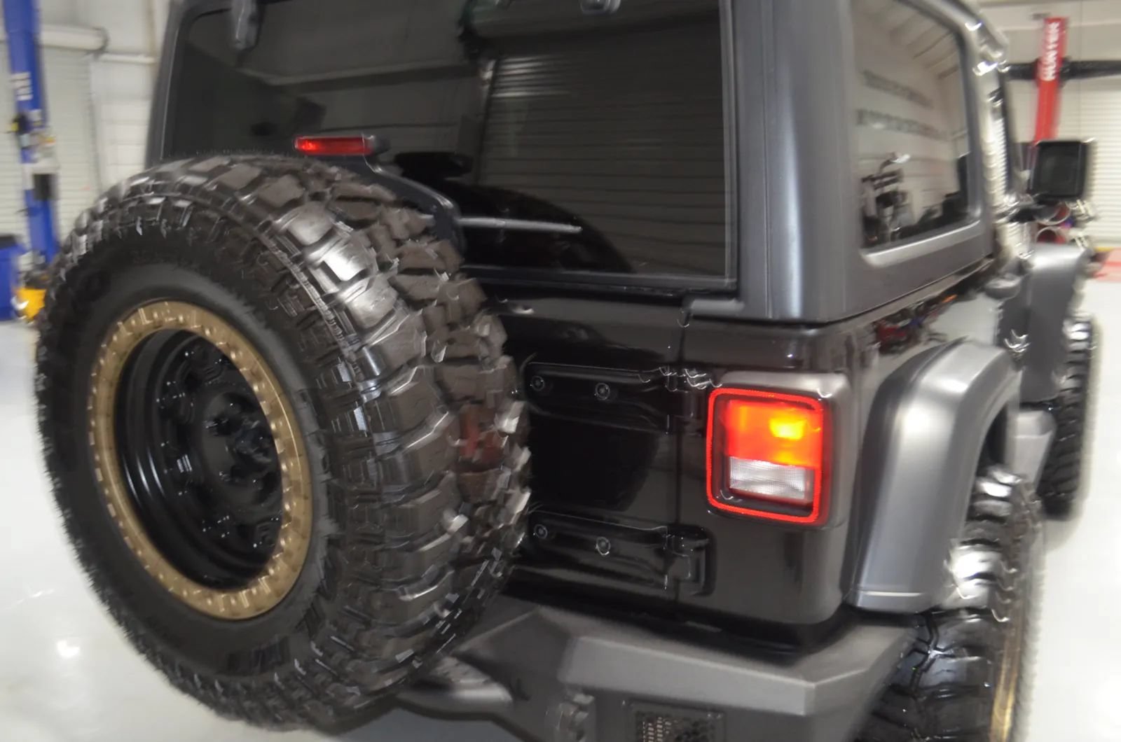 Used 2020 Jeep Wrangler Sport AWD/4WD image 9
