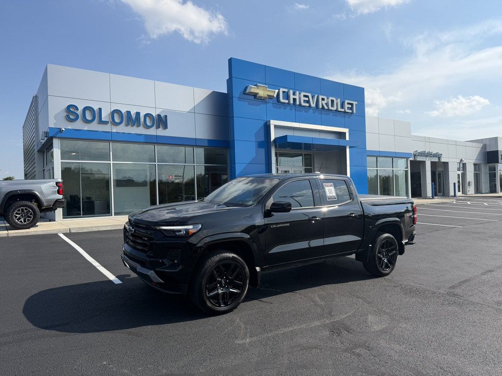 Certified 2024 Chevrolet Colorado Z71 w/ Z71 Convenience Package 2 AWD/4WD image 2