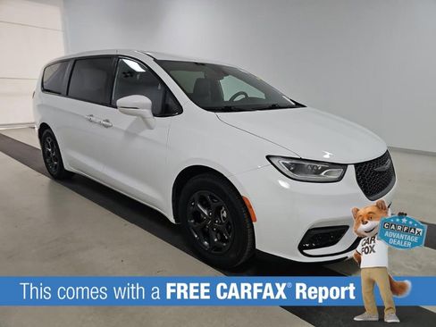 Used 2022 Chrysler Pacifica Touring-L w/ S Appearance Package FWD image 3