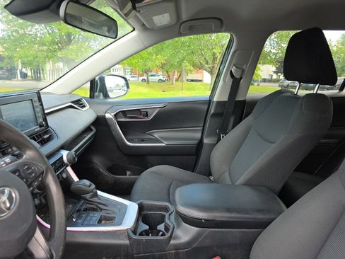 Used 2020 Toyota RAV4 LE w/ All Weather Liner Package AWD/4WD image 23