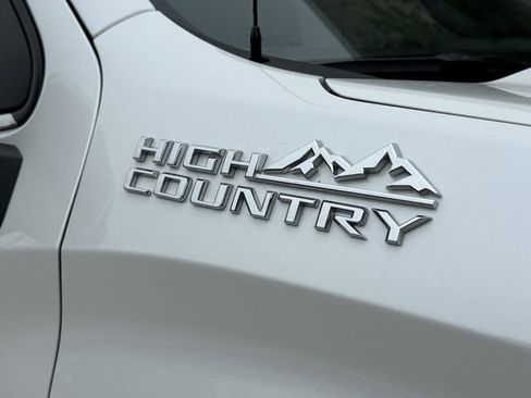 Used 2025 Chevrolet Silverado 1500 High Country AWD/4WD image 7