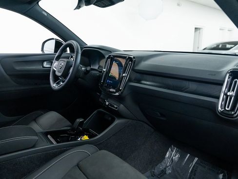 Used 2023 Volvo XC40 Recharge Ultimate image 26