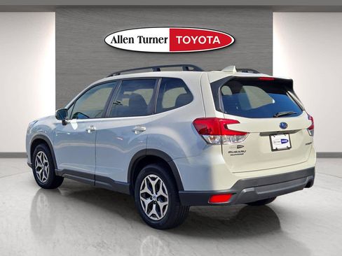 Used 2022 Subaru Forester Premium image 8