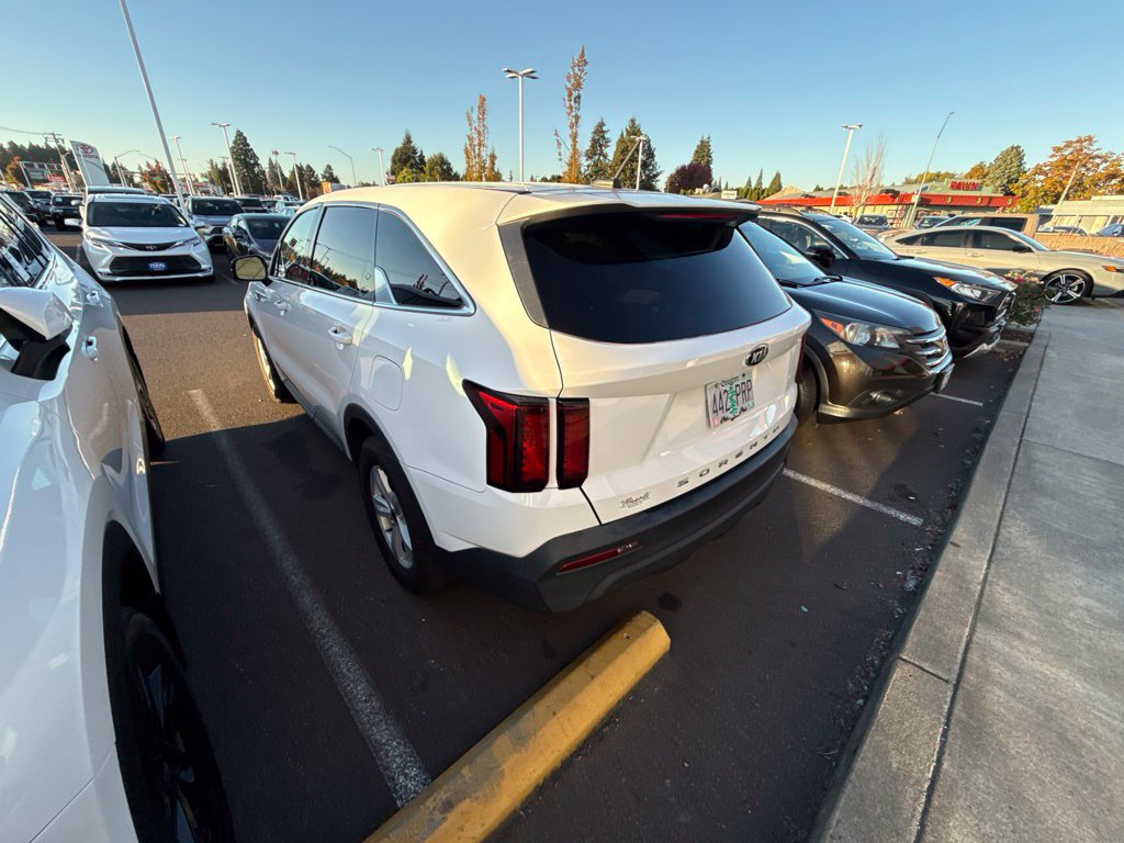 Used 2021 Kia Sorento LX FWD image 7